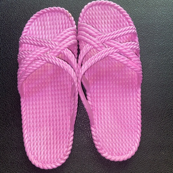 NWOT Billabong Pink Slides size 10 (FIT LIKE A 9) - Picture 1 of 3